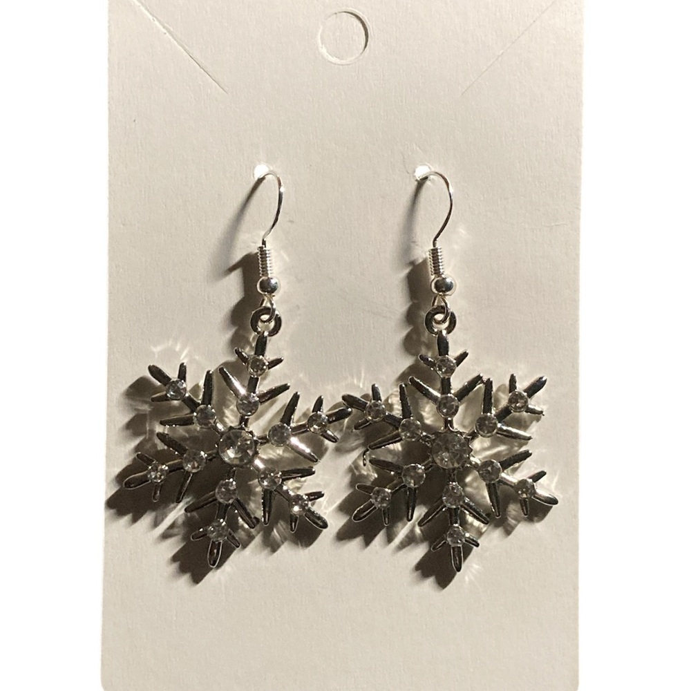 ✨3 for $15✨ Silver Snowflake Earrings